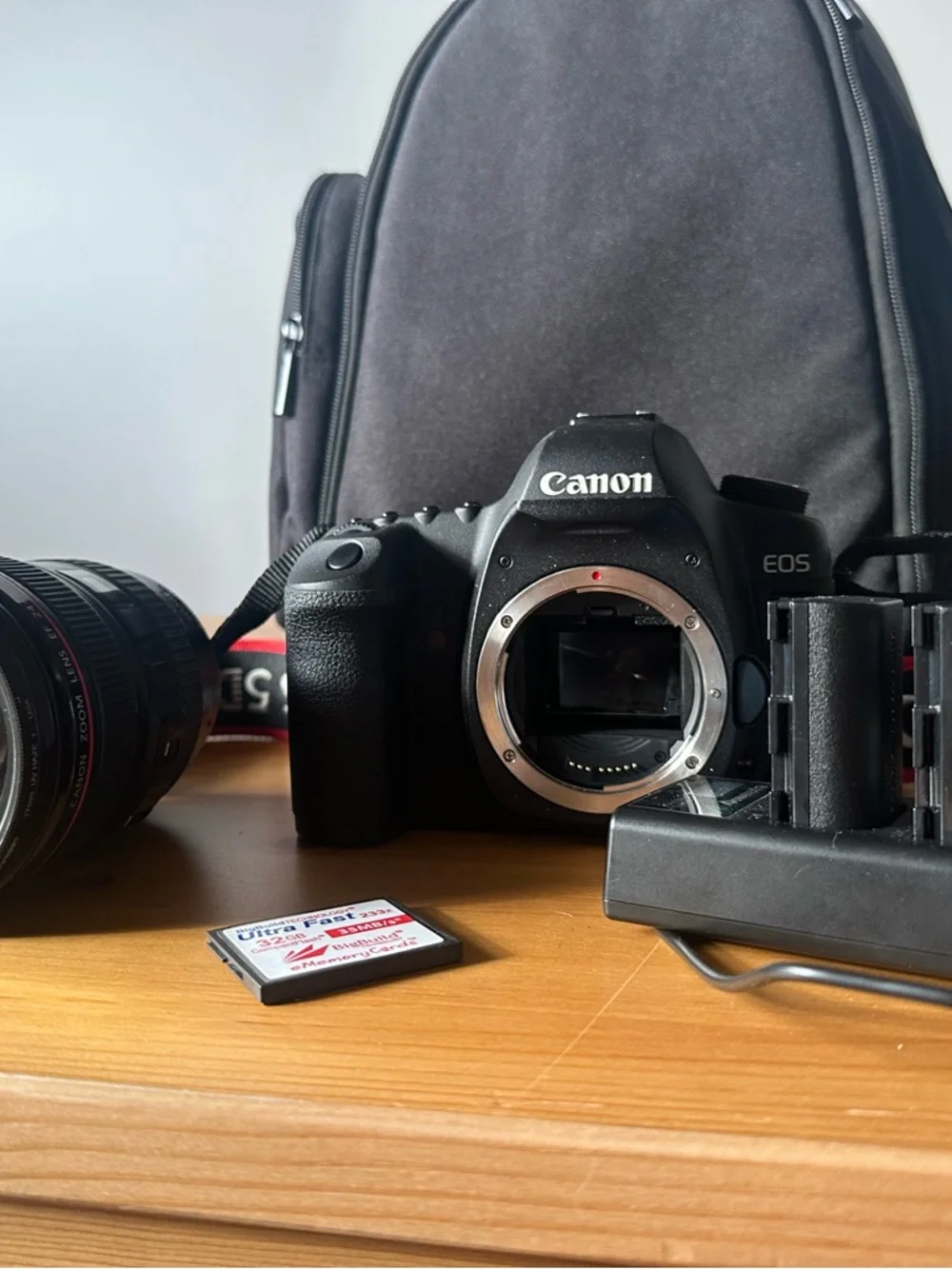 Canon EOS DSLR Camera Body in Black with Accessories - Picture 1 of 8